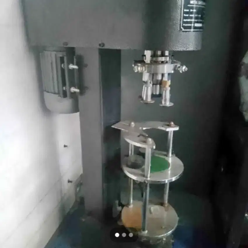 Mesin pres tutup botol