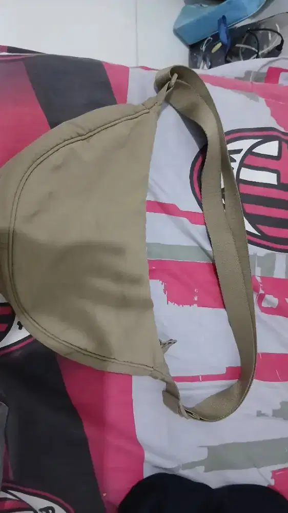 Tas slempang UNIQLO unisex original