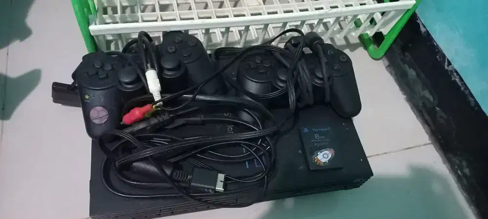 ps2 sudah matrix & tv kumplit dengan 2 stik, memory dan kabel