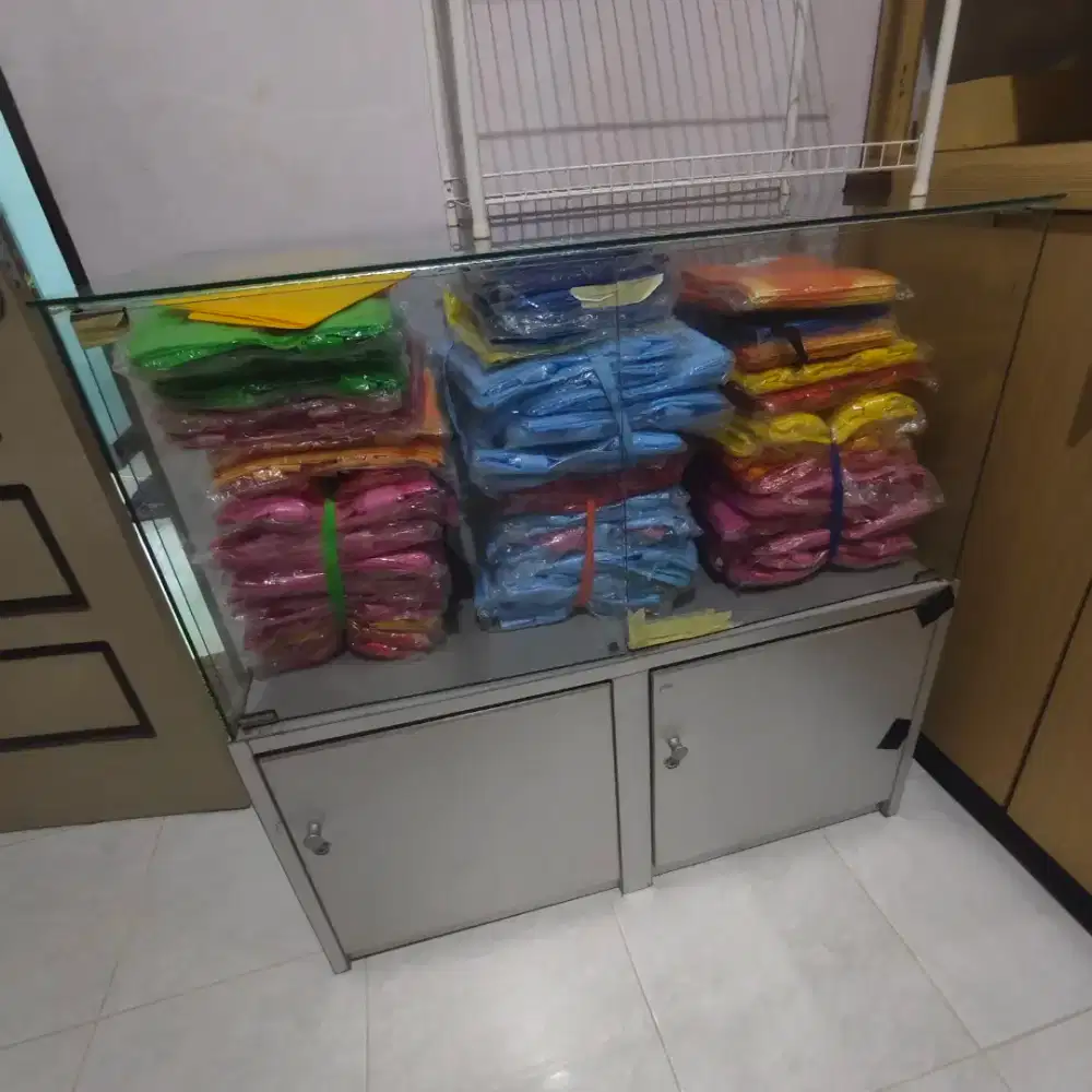 ETALASE USAHA MASIH BAGUS 80% MASIH BAGUS