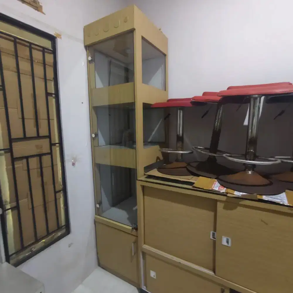 UNTUK USAHA 80% BAGUS ETALASE KACA GABUNG KAYU