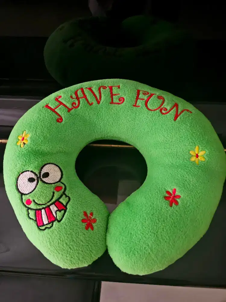 Bantal leher penyangga kepala inyetior mobil travel