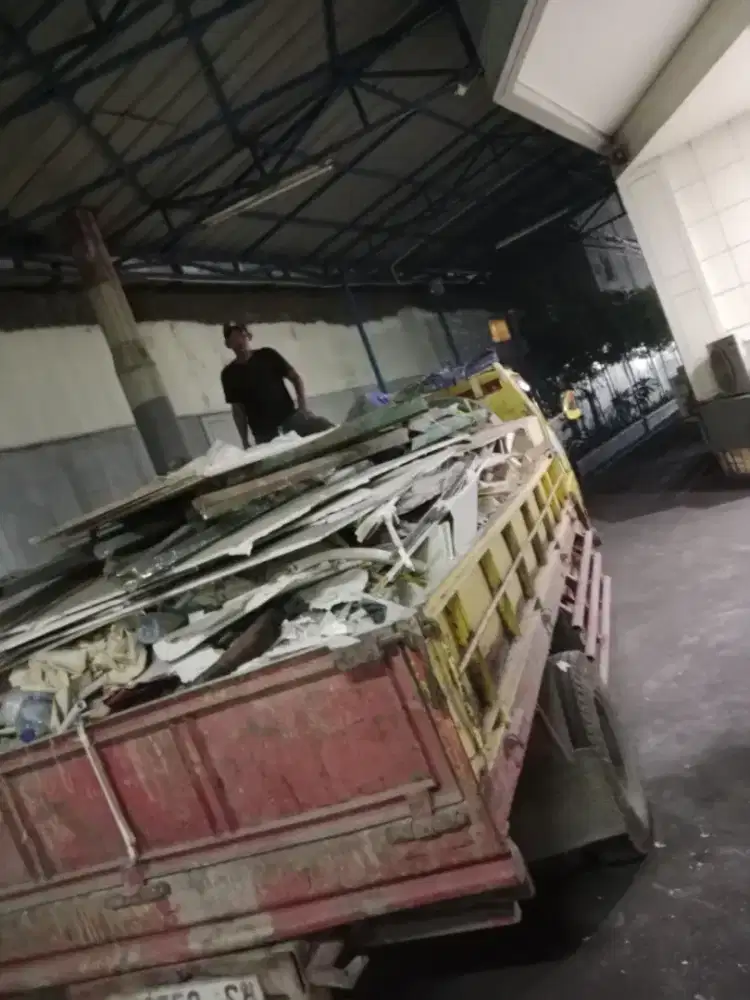 Buang puing & sampah proyek