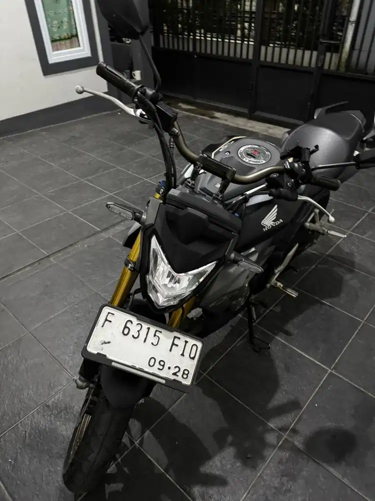 Honda CB150R 2023 Special Edition Black.