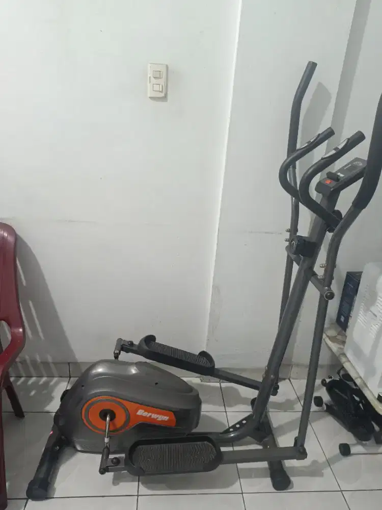 Berwyn eleptical bike 507e