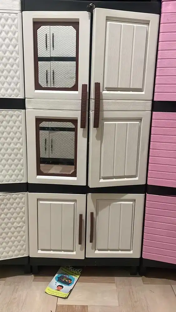 Lemari gantung 3 susun