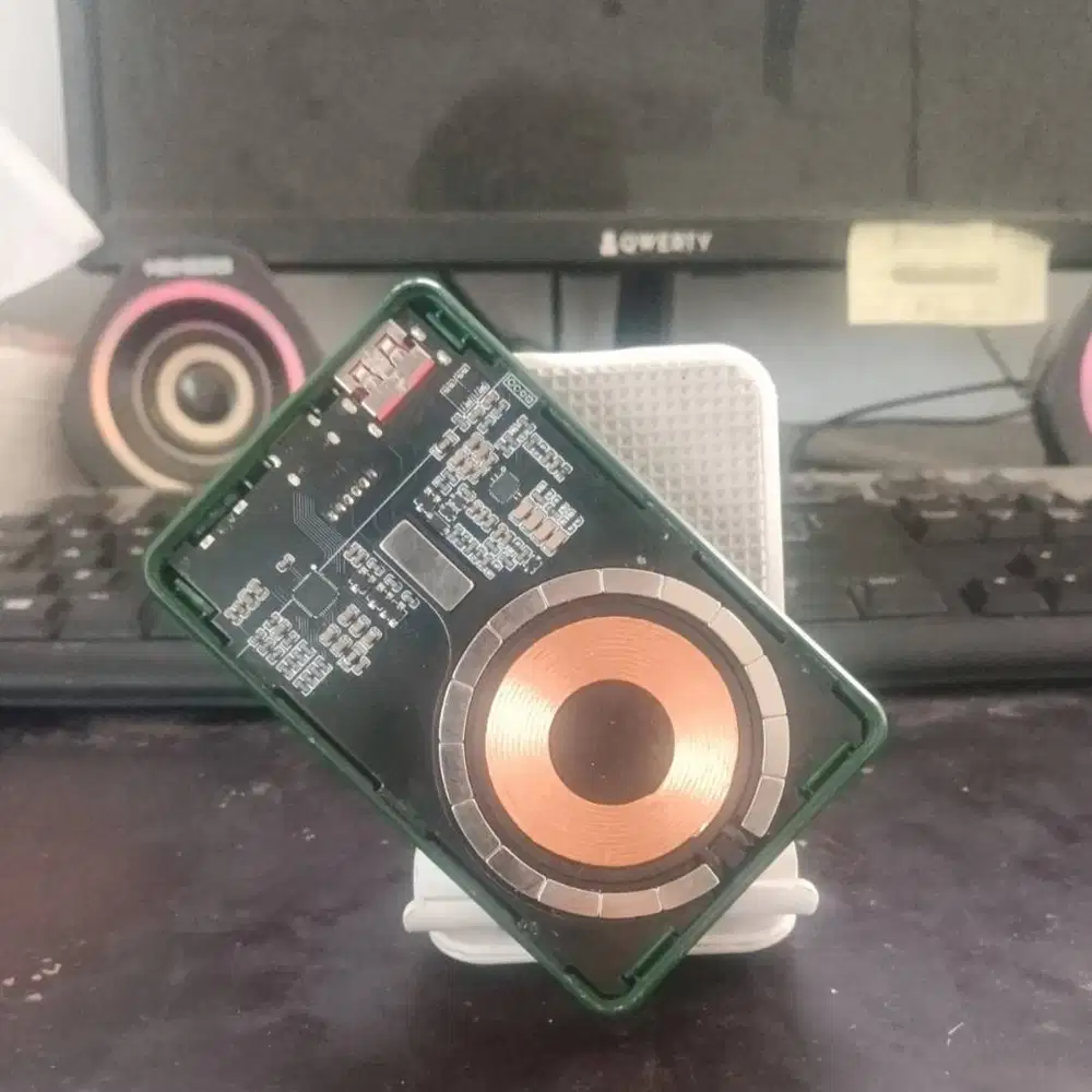 ROBOT RT13 Power Bank 10000mah Wireless Charging MagSafe 15W Original