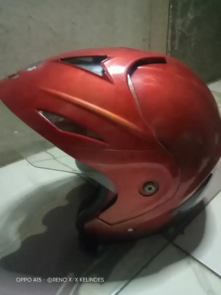 Helm helm bekas pemakaian