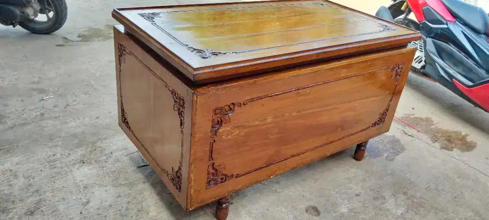 Meja kantor jati tua