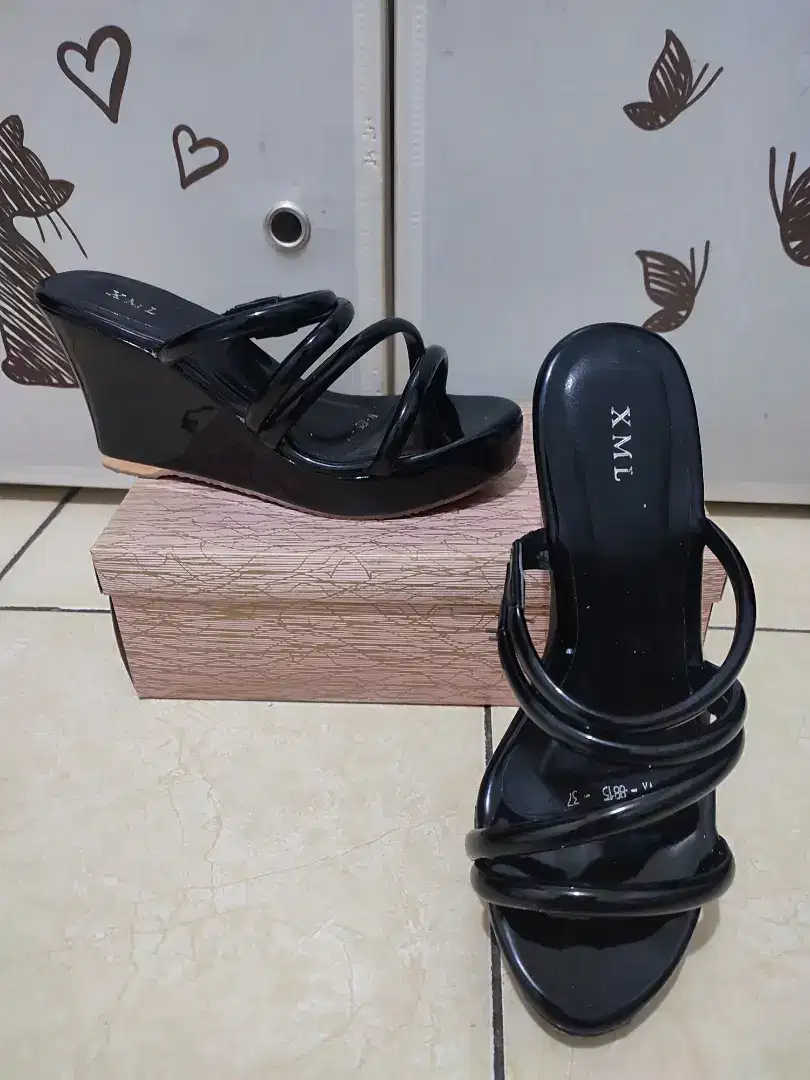 Sendal wedges XML like new