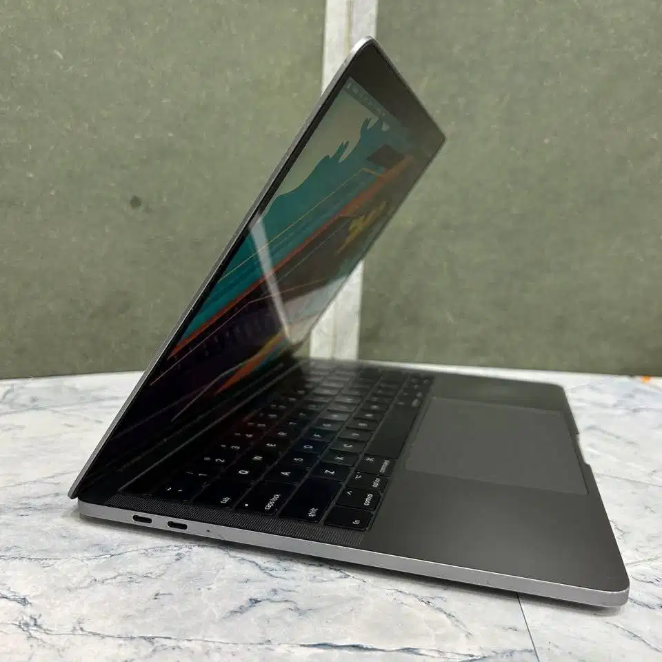 MacBook Pro 13 inch 2016 CTO Touchbar core i7 16/1TB