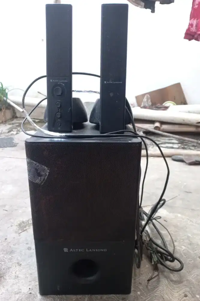 Altec Lansing VS4121 – 2.1 Speaker System (Subwoofer + 2 Satelit)