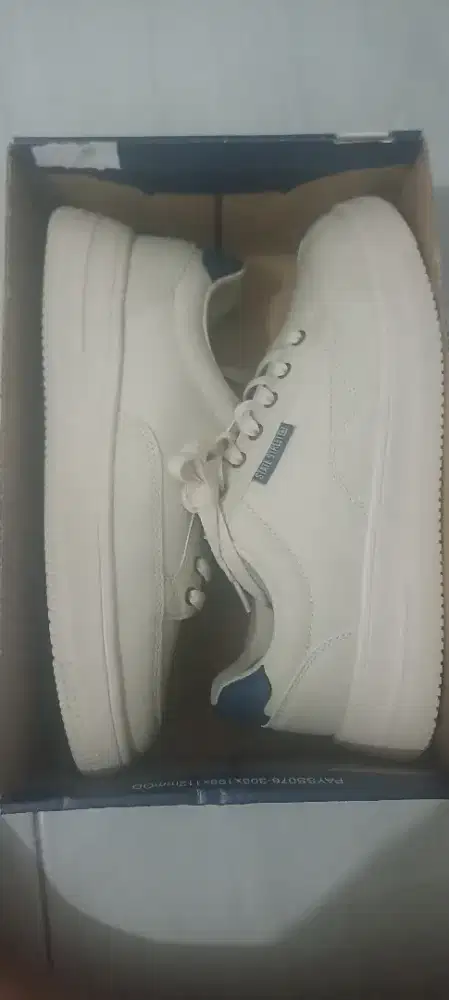 Jual sepatu Uk8/42 *nego cod sekitar UGM/UNY