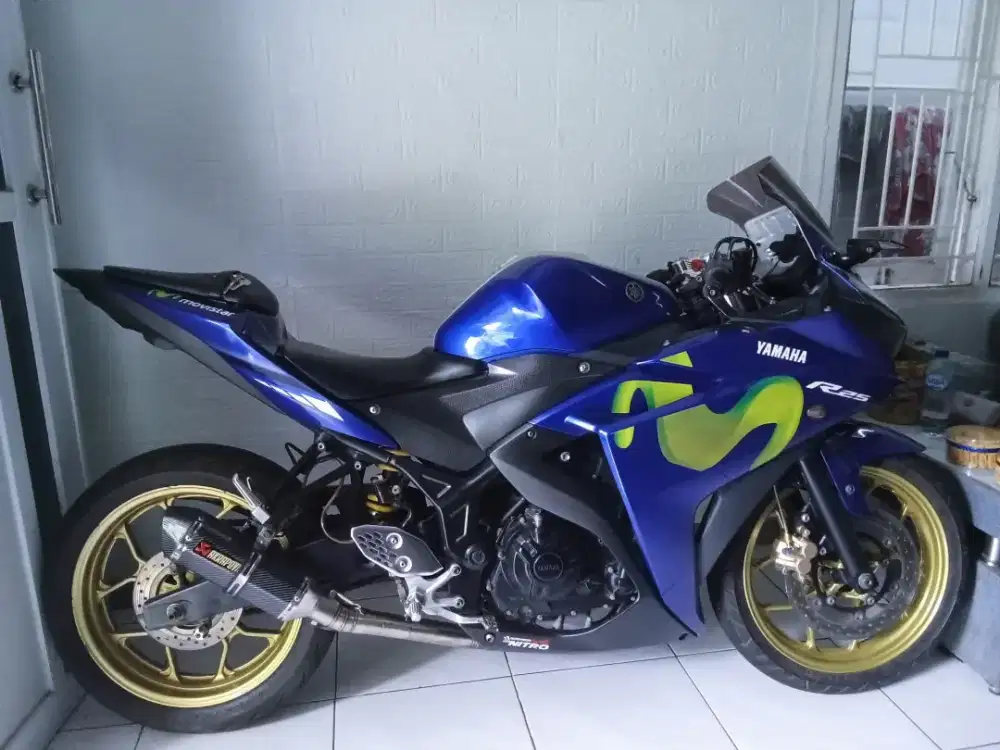 YAMAHA R25 MOVISTAR