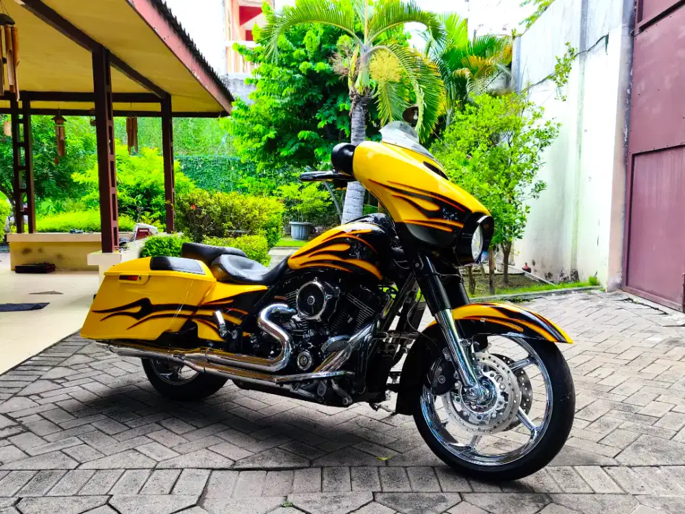 Harley Davidson Street Glide CVO 2015 SUPER Rare ,Low odo 3rb