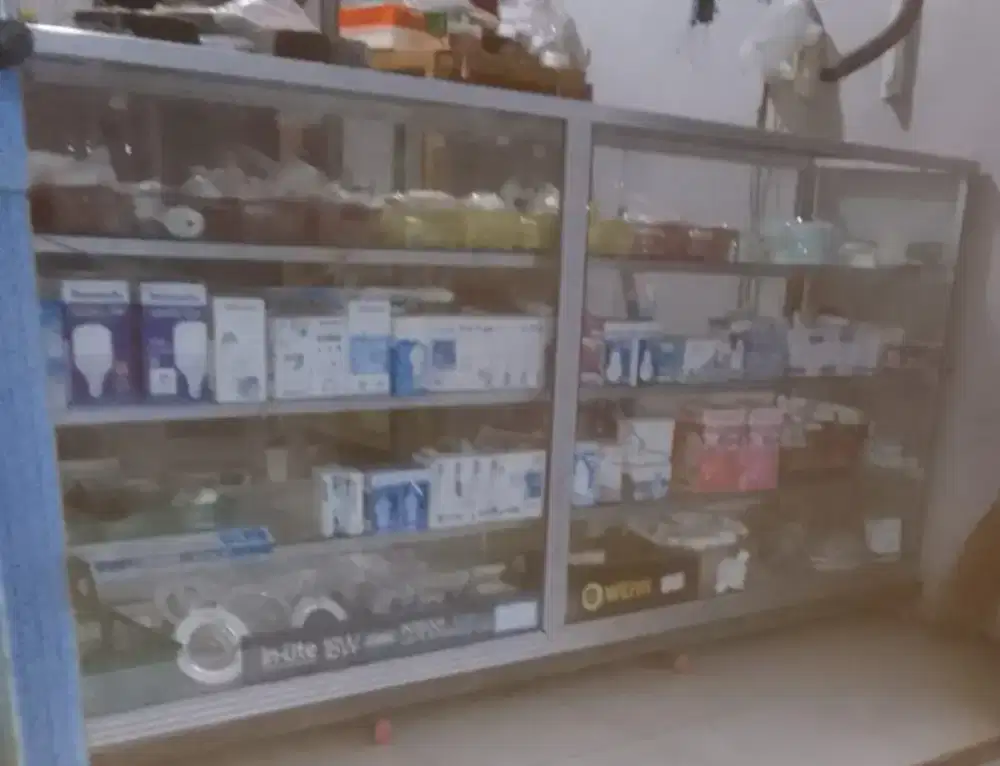 Etalase toko/ warung