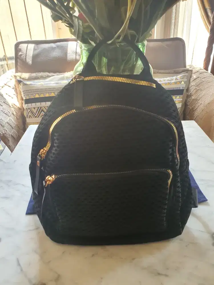 Backpack hitam jaring