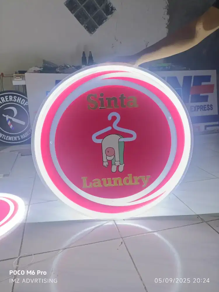 Papan nama akrilik nyala free disain