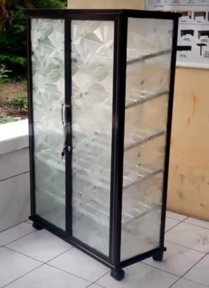 Rak Sepatu Aluminium Frame Coklat Kaca Es 5 Susun + Roda 74-120