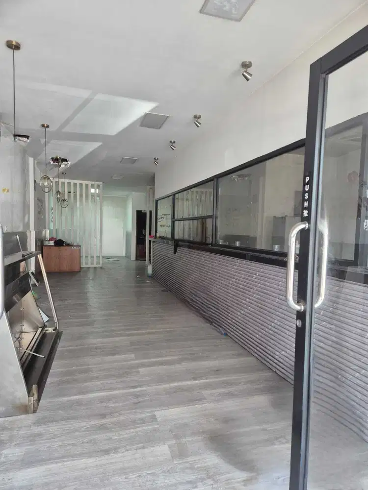 Disewakan ruko Tamsur 3 , boulevard taman palem 2,5lantai