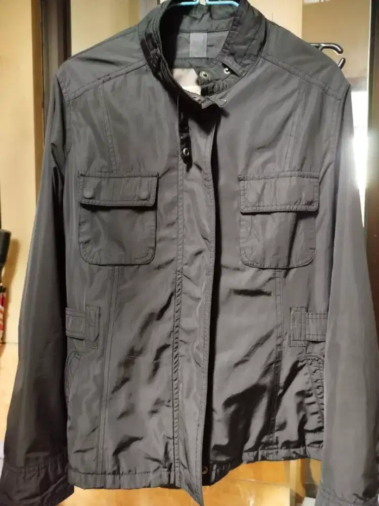 Jaket hitam Underwood