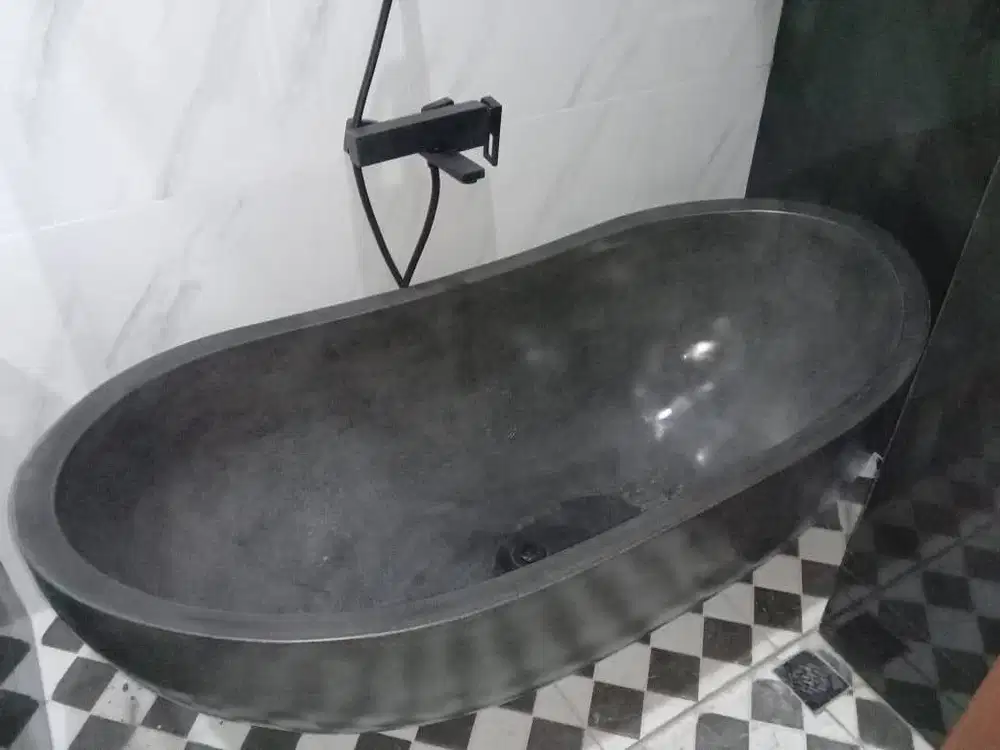 Bathtub terrazzo tipe lengkung hitam natural teraso