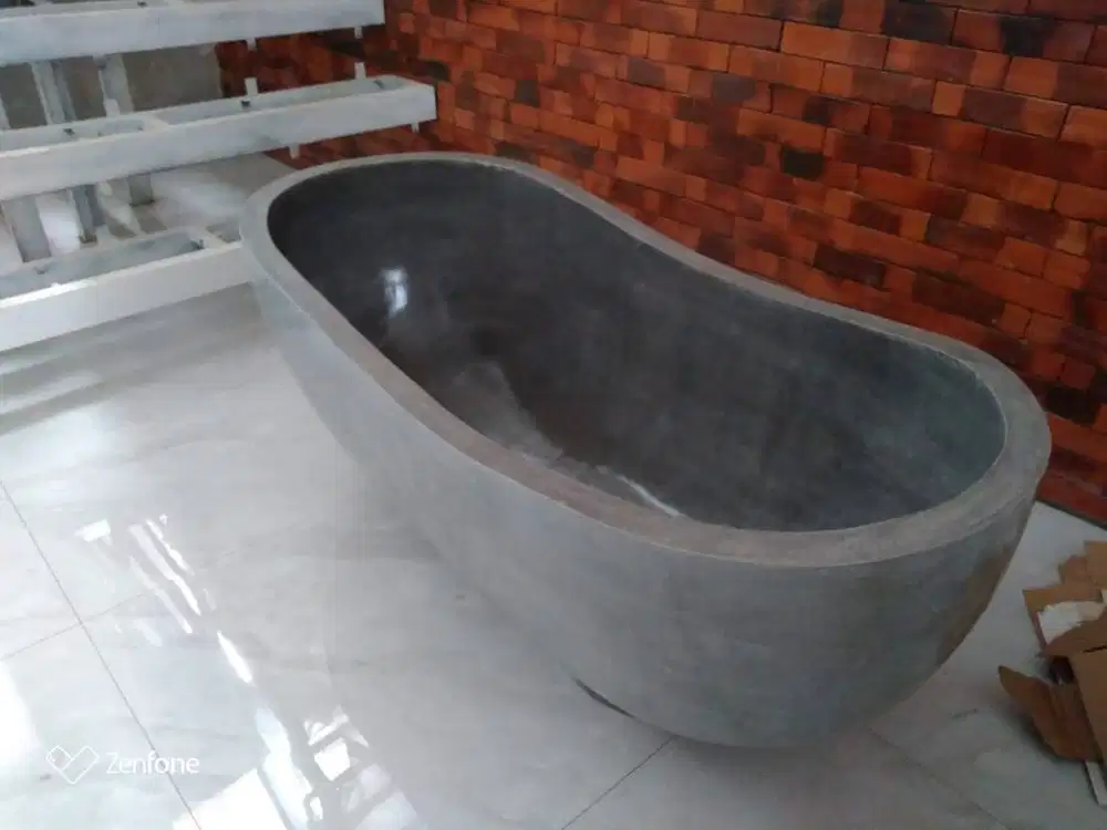 Bathtub teraso abu-abu lengkung standing