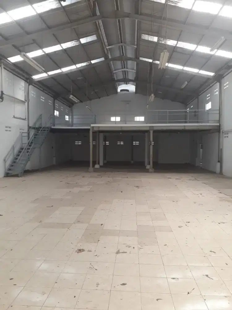 Dijual Cepat Gudang, JATIBENING. Daerah strategis dalam kota dan JORR