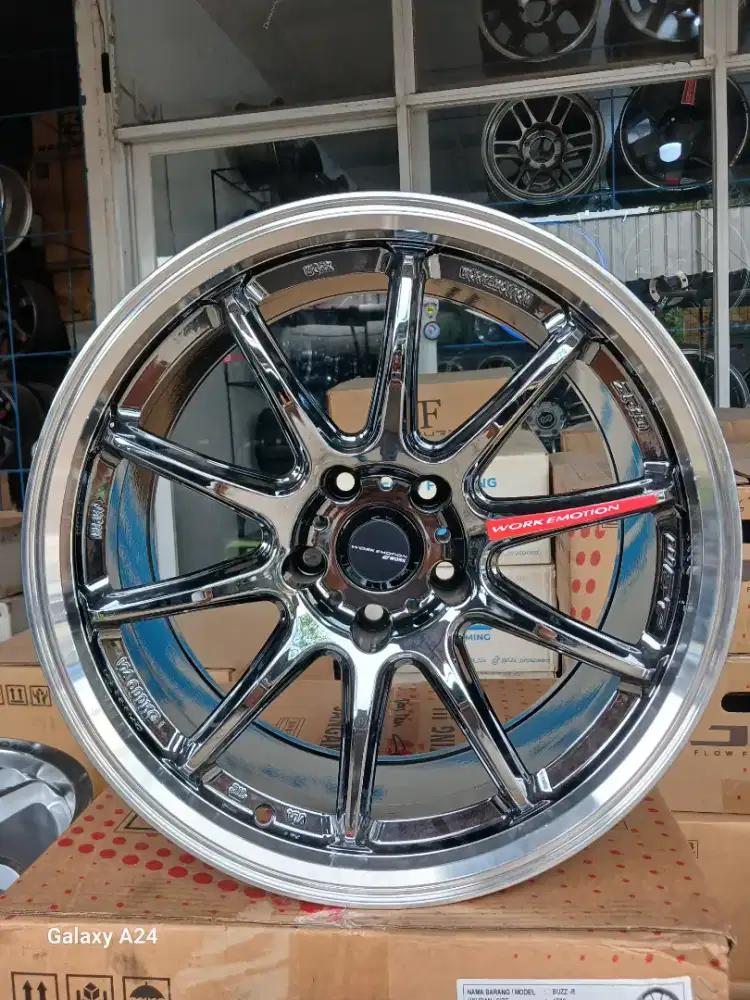 Work emotion ZR10 ring 18 lebar 8,5 pcd 5x114,3 ET 22 black chrome