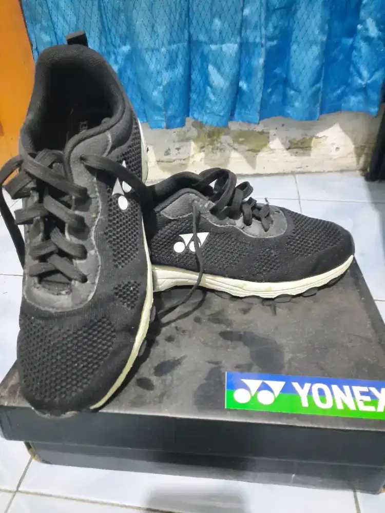 Sepatu yonex size 41