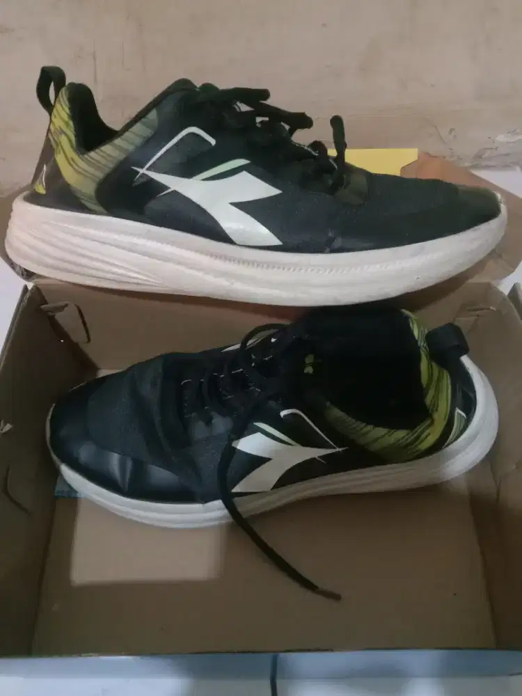 Sepatu Unisex diadora ukuran 38 100k pasar Ceger pondok aren