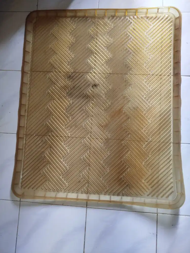 Karpet Mobil belakang bekas pakai mobil Brio RS