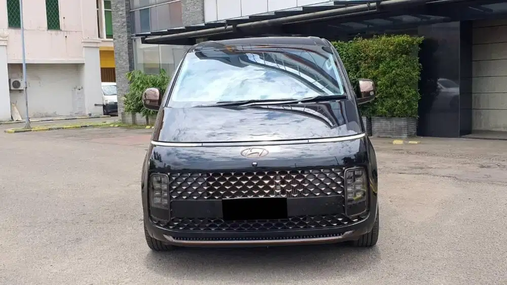 Hyundai Staria 2.2L 2wd Signature 7 Srater Diesel  2021 Hitam Km.22rb