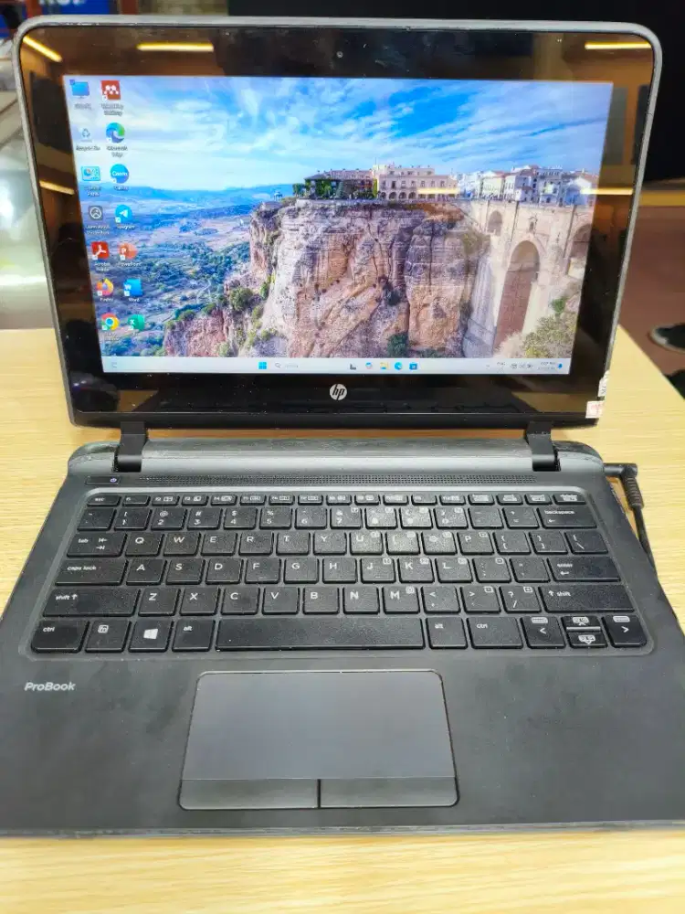 Leptop HP. 11 inci touchscreen