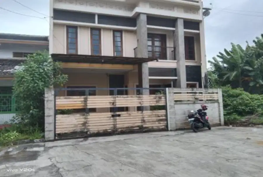 DIJUAL RUMAH TINGGAL, PERSIS DI DEPAN INDOMART TAMAN LOPANG INDAH !!!