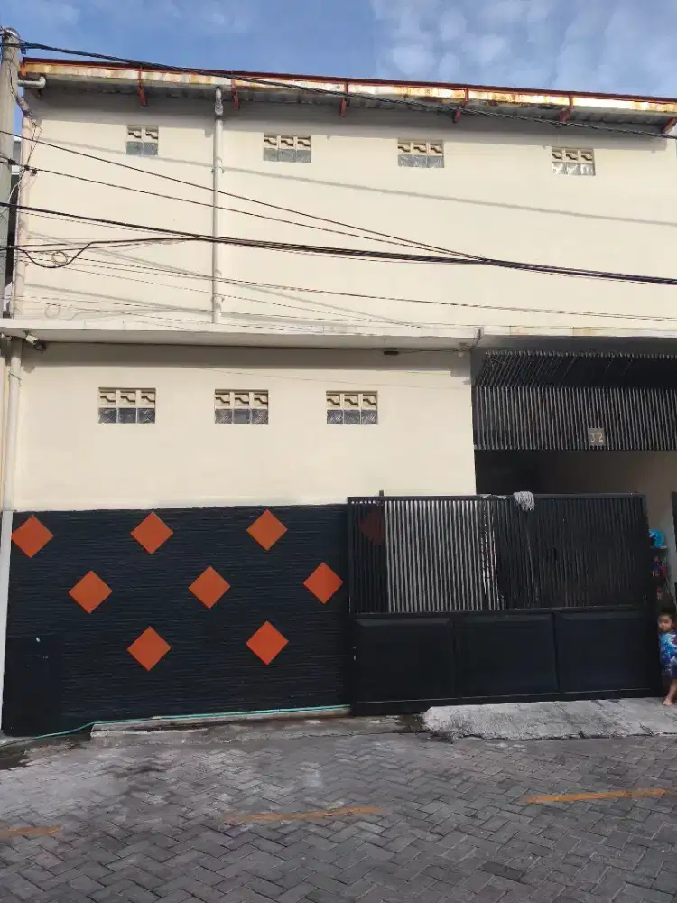 Dijual rumah plus gudang kecil Lebak indah town house