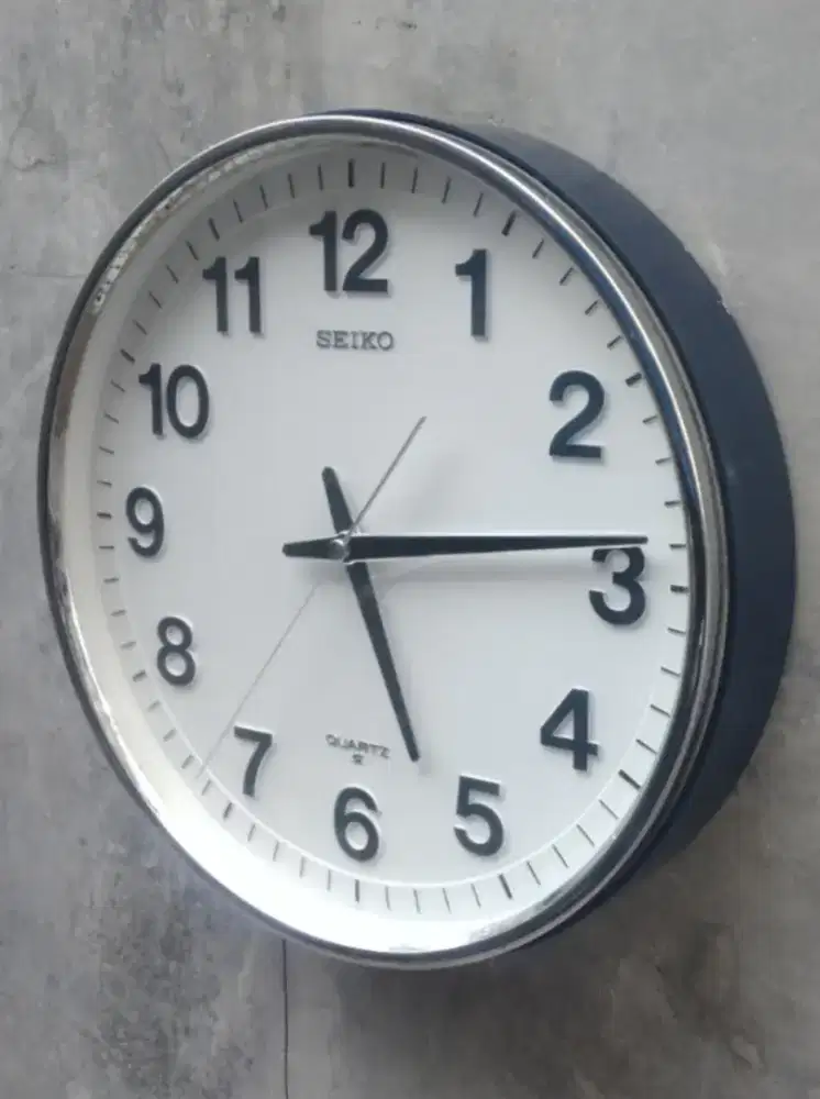 Jam dinding Seiko lawas