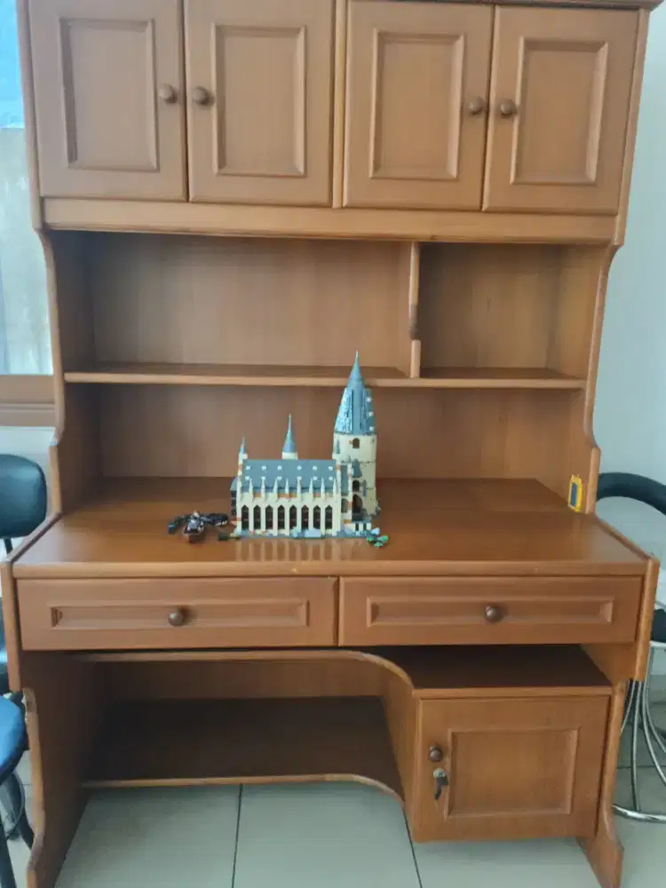 Meja belajar lemari buku