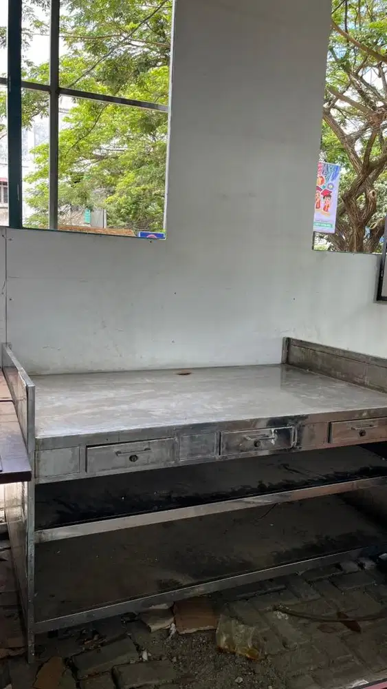 Meja stainless untuk cafee atau resto