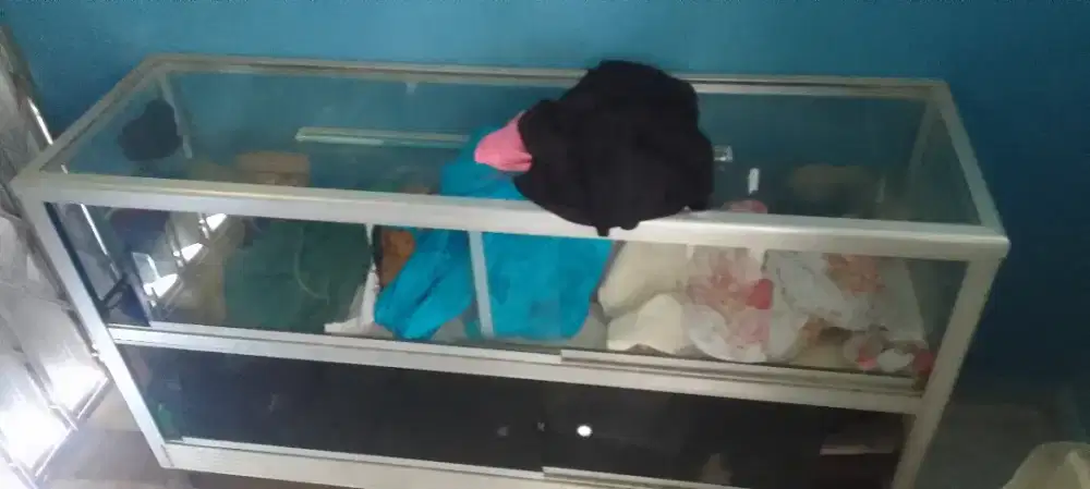 Jual etalase bekas konter hp