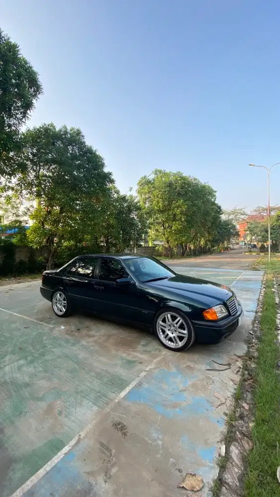 Sewa mobil Mercedes-Benz W202 C200