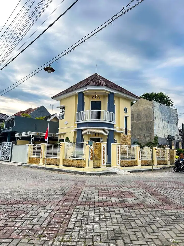 Rumah mewah 2 lantai di perum permata residence plosogeneng jombang