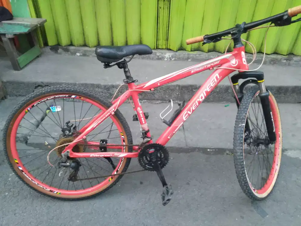 Sepeda gunung merek Evergren