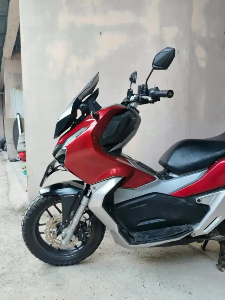 Honda AdV Merah
