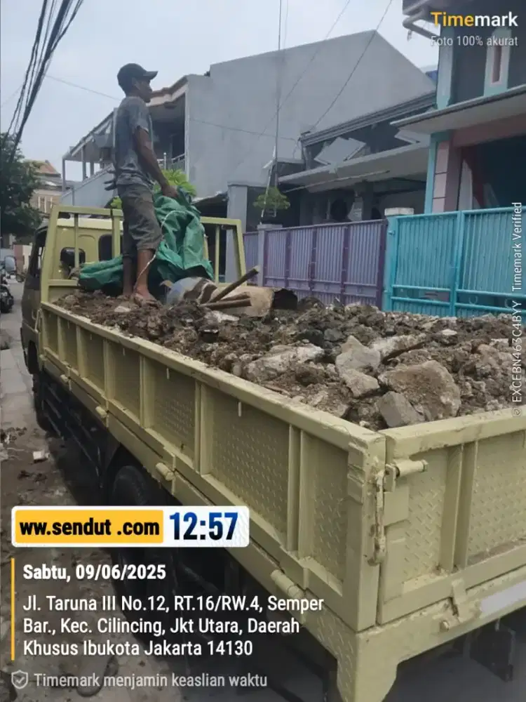 Urugan meterial puing dan buang sampah