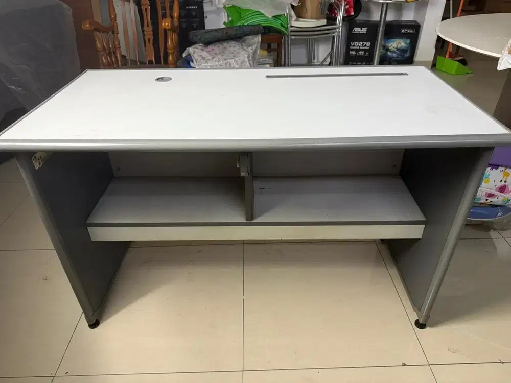 MEJA KERJA / MEJA KOMPUTER PUTIH