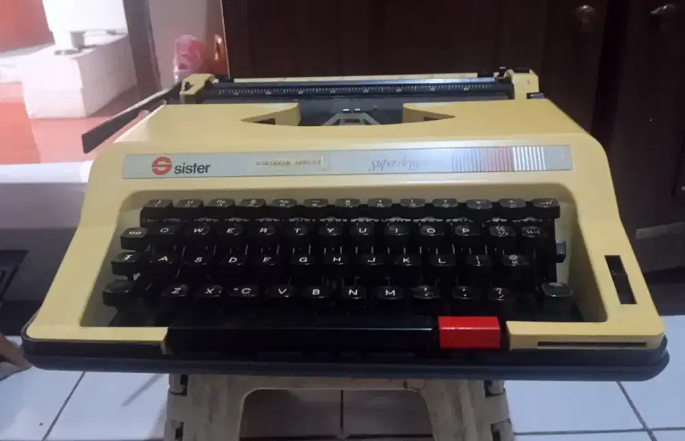Mesin ketik jadul merk sister