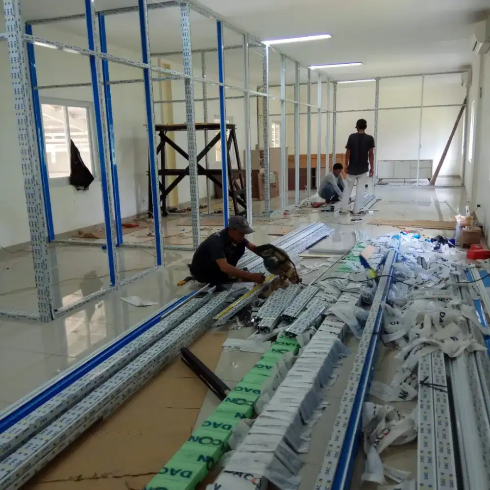 Interior furniture pasang plafon gypsum partisi kusen aluminium kaca