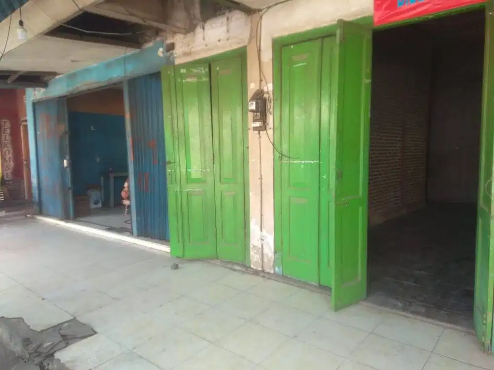rumah dan toko (ruko)   di depan pasar Bung Karno (cocok untuk usaha)