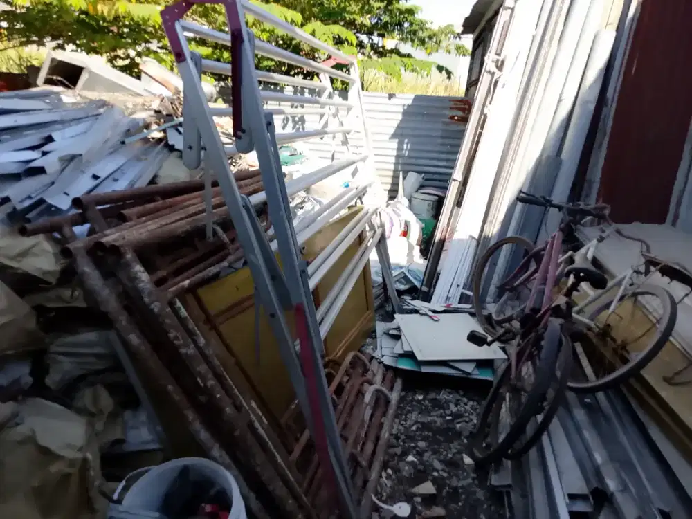 Rombeng jual beli barang bekas rongsokan